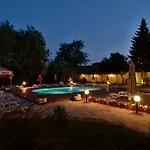 Family Iv Hotel