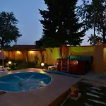 Family Iv Hotel