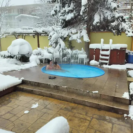 Family Iv Hotel 2*