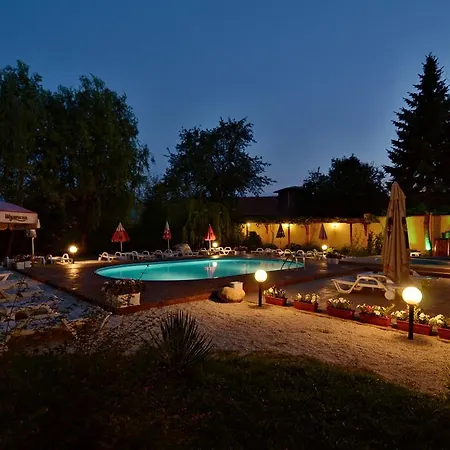Family Iv Hotel